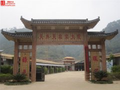 <b>不朽情缘木业——仿古门楼</b>